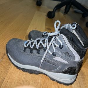 Columbia Women's Newton Ridge Plus Hiking Shoe